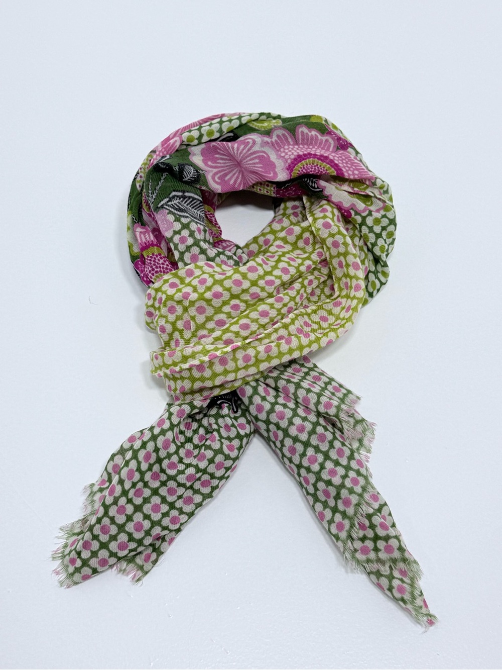 Vera Bradley 100% Wool Scarf Floral Geometric Green Pink Wrap Shawl Fringe